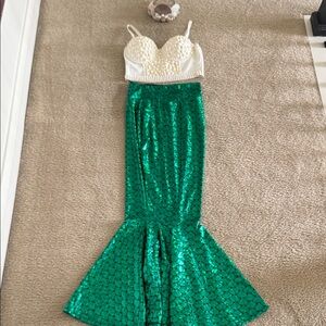 Green Mermaid Skirt with White Pearl Top